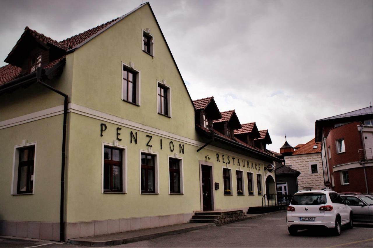 Отель Penzion A Restaurace U Reky Ледеч-над-Сазавоу Экстерьер фото